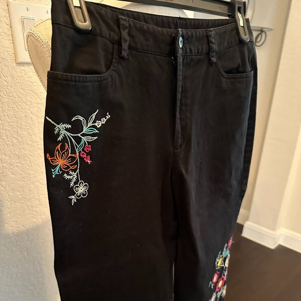 RAFAELLA Wide Leg Capris with Embroidery - Picture 2 of 9